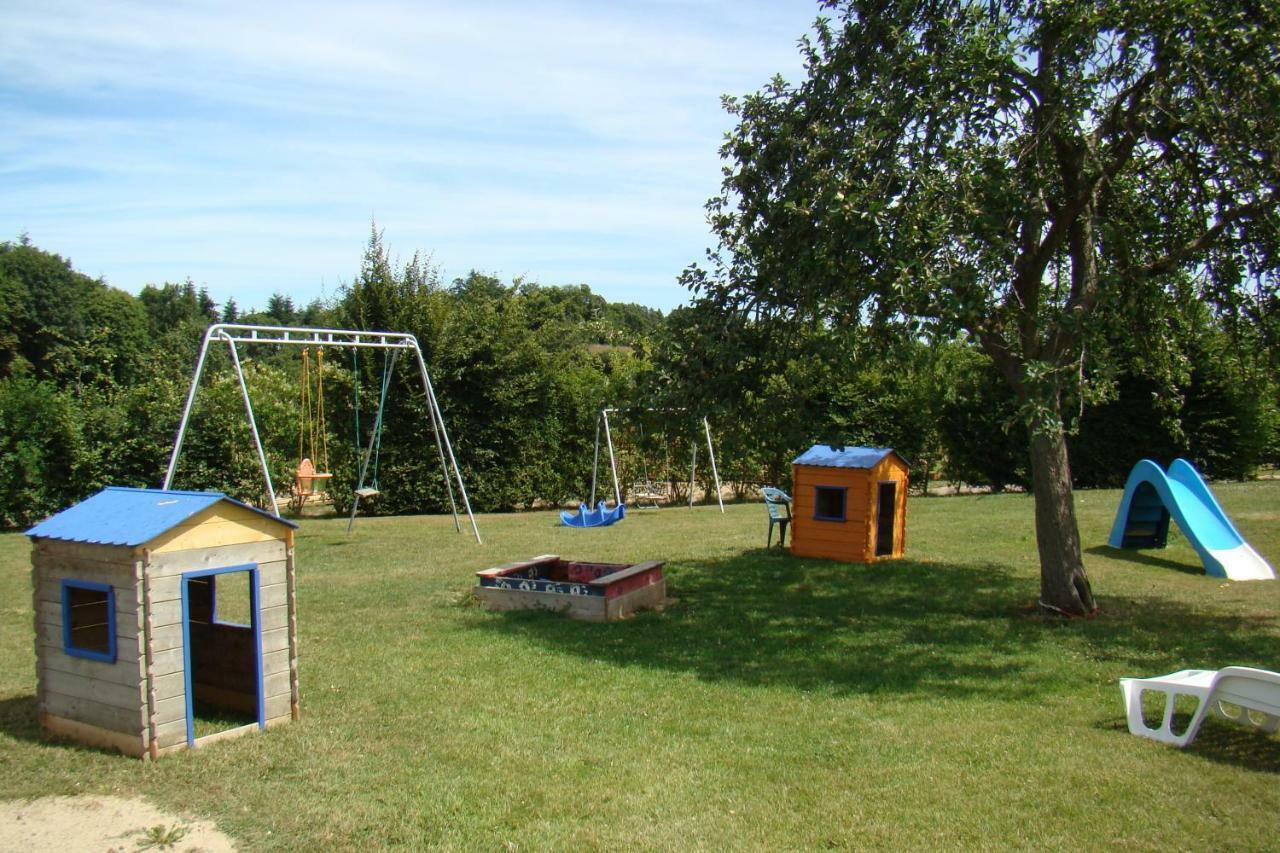 Gite De La Cour Campandré-Valcongrain Exterior foto